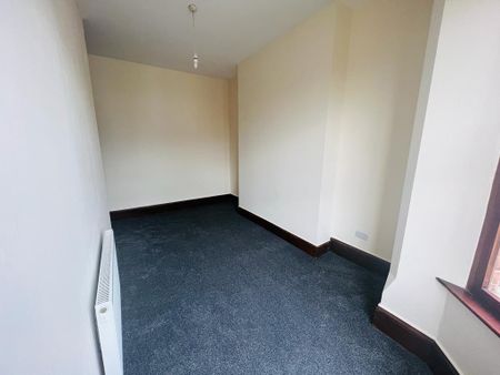 3 bedroom flat to rent - Photo 2