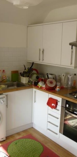 1 Bed Flat, Green Lanes, N13 - Photo 2