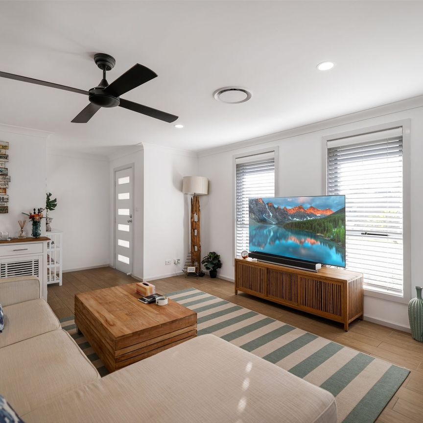 Coastal 3 Bedroom - 2 Bathroom - Double Garage plus Boat or Van Storage - Photo 1