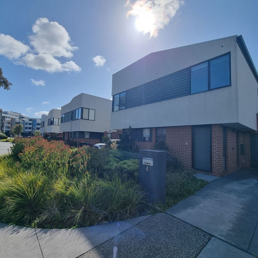 Beautiful Townhouse - Photo 1