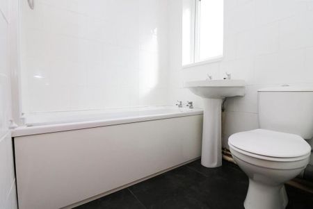 1 bedroom mews to rent - Photo 3