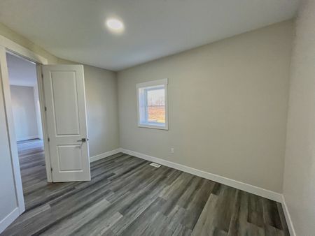 For Lease - 319922 Kemble Rock Road Unit# 3, Georgian Bluffs, Ontario - Photo 2