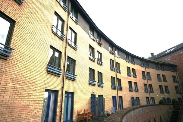 Turnbull Street, 2 Bed Unfurnished Apartment With Parking, Glasgow Green- Available 25/09/2024 - Photo 1