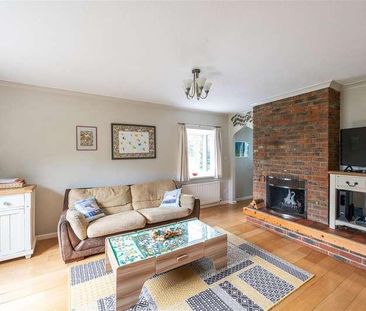 The Fieldings, Horley, RH6 - Photo 4