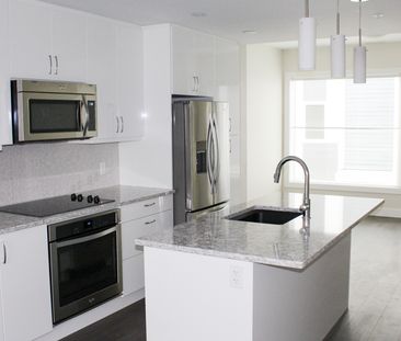 2 Br Modern Townhouse For Rent In Brentwood W/ Undgr. Parking. - Photo 4