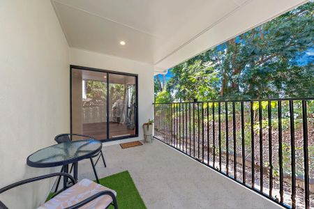 Huge 2 Bedroom Unit...Electricity Included! Fantastic Location! - Photo 5