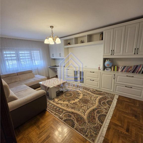 Apartament cu 3 camere - complet mobilat si utilat - Photo 1