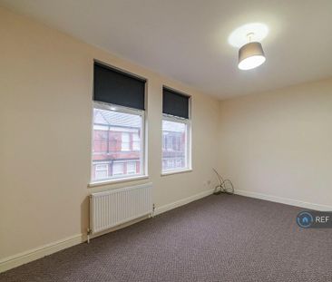 3 bedroom flat to rent - Photo 6