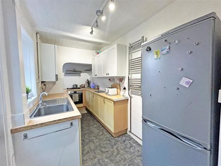 3 bedroom terraced house to rent - Photo 3