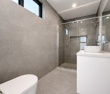 Comfortable Modern Living in Pristine Condition! - Photo 6