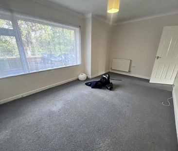 3 bedroom ground floor flat to rent - Photo 3