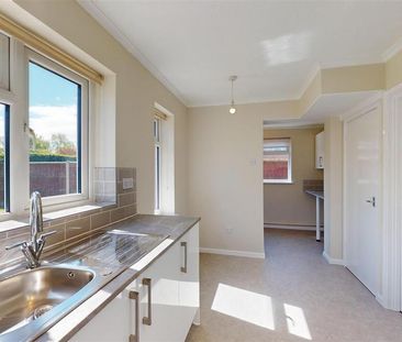 2 bedroom semi-detached house to rent - Photo 5