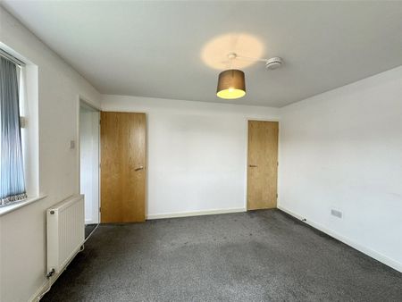 Aldergrove Place, Coedpoeth, Wrexham, LL11 - Photo 2