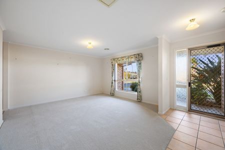 Spacious 4-bedroom Family Home In Quiet Location – Easy Access To Lavington & Albury Cbd - Photo 2