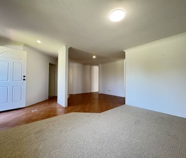 Spacious Family Home Overlooking Parklands - Photo 4