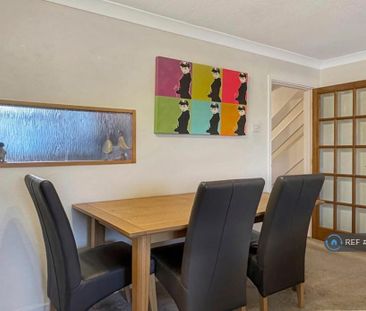 3 bedroom semi-detached house to rent - Photo 4