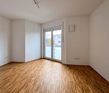 Perfekte 2-Zimmer-Wohnung mit sonnigem Balkon und Einbauküche! - Photo 1