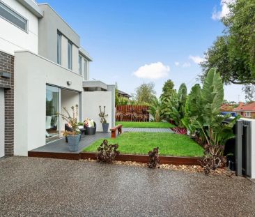 LUXURY BEACHSIDE LIVING | LOW MAINTENANCE LIFESTYLE! - Photo 6