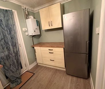 2 Bed Terraced House, Dalton Avenue, CR4 - Photo 6