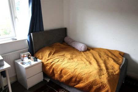 3 bedroom semi-detached house to rent - Photo 5