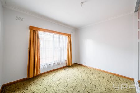 CHARMING FAMILY HOME IN A CENTRAL LOCATION! - Photo 3