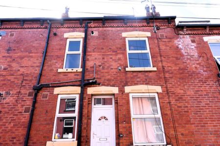 2 bedroom House in Harold Place, Leeds - Photo 3