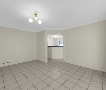 Convenient Greenwith Living - Space, Comfort and Location! - Photo 2