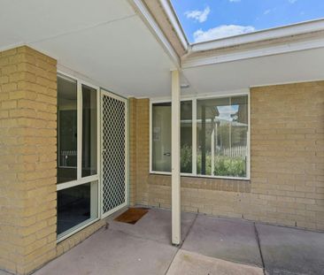 Welcome to your next home in the heart of Moe! - Photo 3