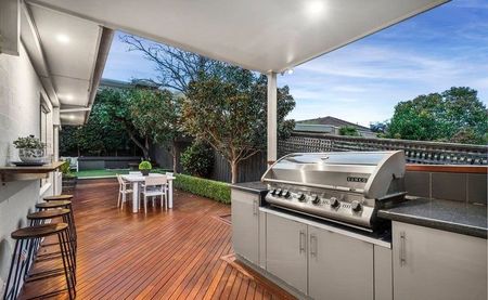 ELEVATED FAMILY HOME WITH A FABULOUS ENTERTAING ALFRESCO AREA - Photo 5