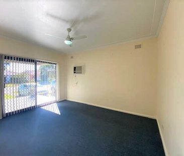 Cosy Three Bedroom Home, Gas cooking, WATER USAGE INCLUDED! - Photo 6