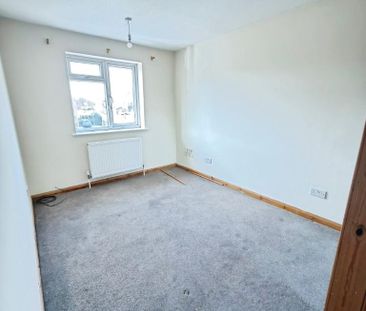 4 bedroom semi-detached house to rent - Photo 3
