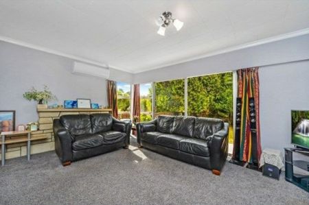 4 Bedroom house in Silverdale - Photo 2