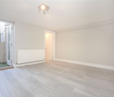 London Road, - Photo 2