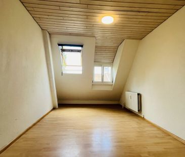 Charmante 3.5-Zimmer Altbau-Dachwohnung in bester Wohnlage. - Photo 3