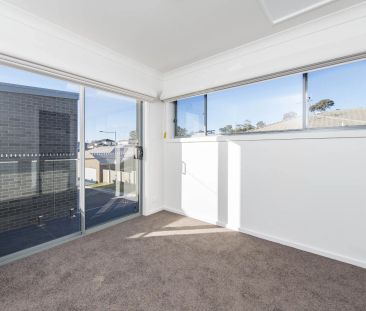 Modern 1-Bedroom Apartment in Elevated, Private Setting - Photo 1