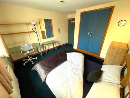 1 bedroom in a house share to rent - Photo 5