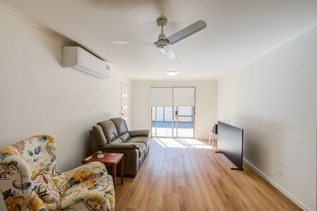 Newly Renovated 2 Bedroom Duplex Located in Studio Village - Photo 3