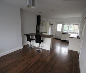 2 bedroom semi-detached house to rent - Photo 5