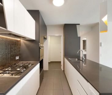 Spacious One-Bedroom Apartment in 'Liberte', Kangaroo Point - Photo 6