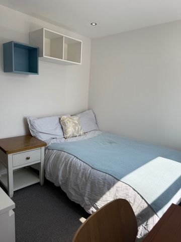 4 bed Apartment for Rent - Photo 2