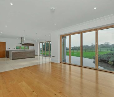 An impressive 5 bedroom detached home with impressive views. - Photo 6