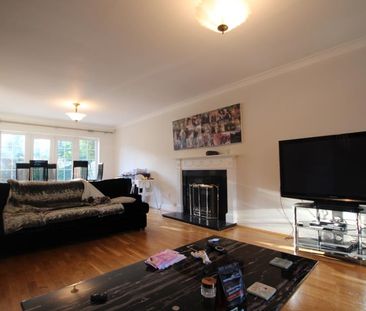 Old Avenue, West Byfleet, Surrey, KT14 - Photo 2