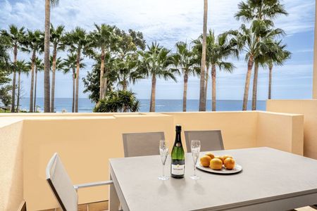 Top Floor Apartment in Estepona - Photo 2