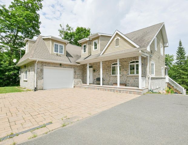 À louer / Maison à étages - Photo 1