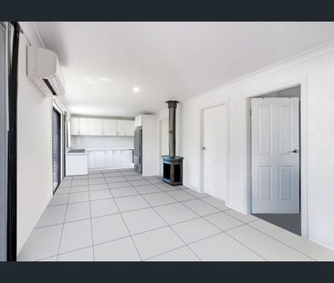 2 Bedroom home in prime lakeside location - Photo 2