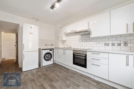 1 bedroom in a house share to rent - Photo 3