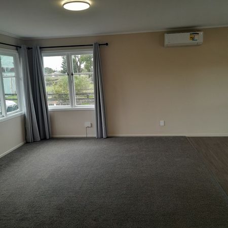 TIDY FAMILY HOME - Photo 4