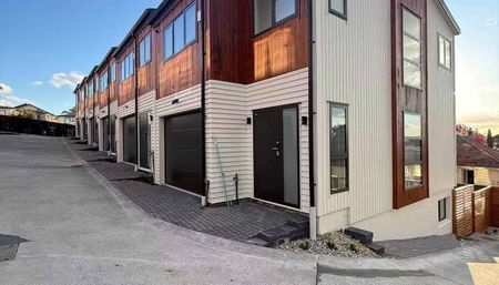 Luxury Brand New 3-Bedroom Home in Mt Albert w... - Photo 2