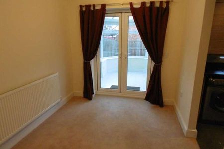 Royal Troon Drive, Wakefield, WF1 - Photo 2