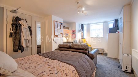 Studio Flat, 2 Manor Terrace, Leeds, LS6 1BU - Photo 3